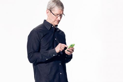 photo of In full BW interview, Tim Cook talks about buying things with Fingerprints and Android duopoly image