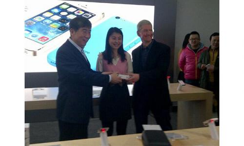 photo of Customers rush China Mobile stores for iPhone launch image