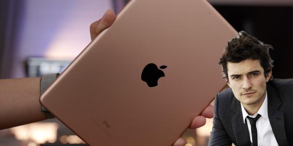 photo of Orlando Bloom stops play twice to scold audience member he thinks is using an iPad image