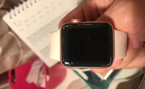 photo of Apple extends Apple Watch warranty to cope with swollen batteries image