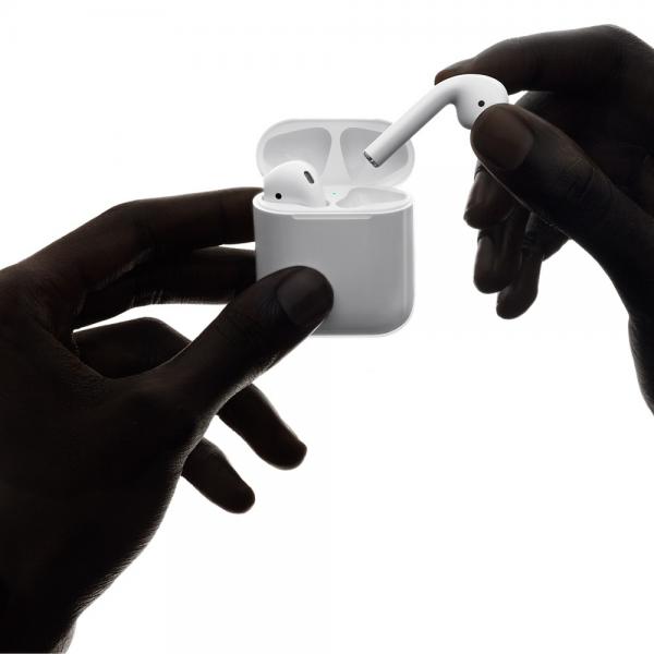 photo of Apple issues new 3.7.2 firmware update for AirPods owners image