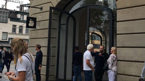 photo of Dutch Apple store evacuates after likely iPad battery incident image