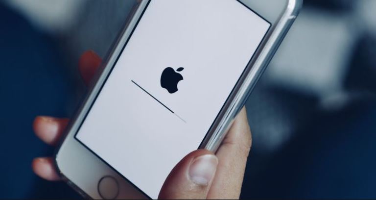 photo of While Early Adopters of new iOS versions have Dramatically Dropped since 2013, it doesn't translate to Trouble for Apple image