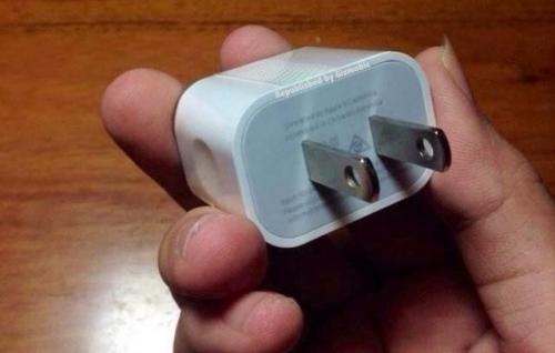 photo of Looks like the iPhone 6 charger is getting a redesign image