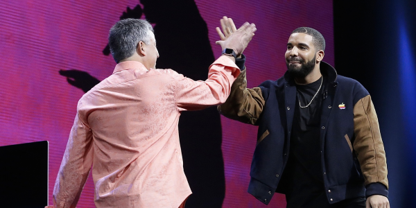 photo of Drake breaks his own record as ‘Scorpion’ locks in 170M single-day streams on Apple Music image