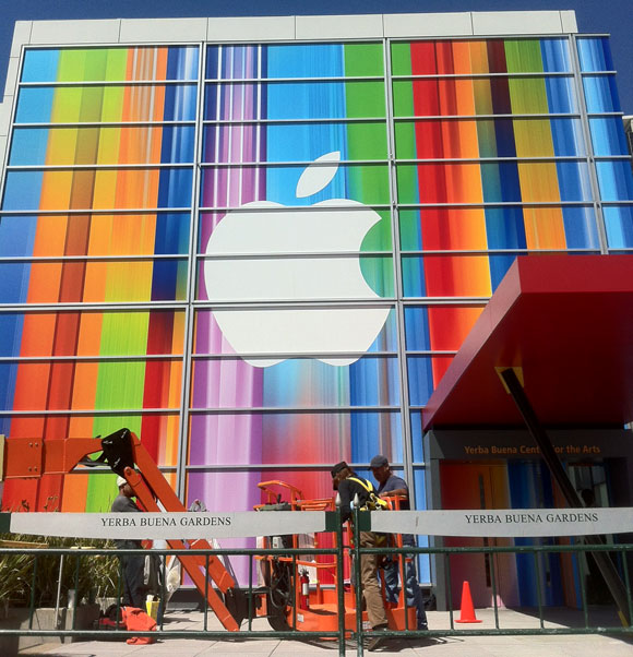 photo of Apple's Yerba Buena Decoration Shows Stretched iOS Icons, Hinting at Taller iPhone 5? image