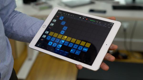 photo of AT&T says it will start throttling grandfathered unlimited data tablet plans image