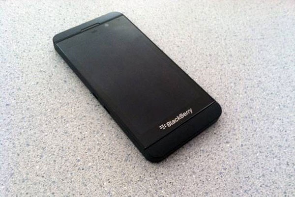 photo of New York Mag's BlackBerry 10 demo unit dies after only four days image