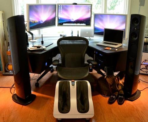 photo of Mac Setup: The Mac Pro Desk of a President image