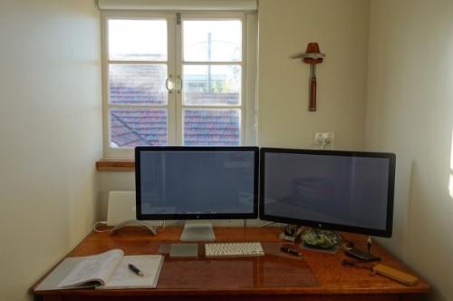 photo of Mac Setup: The Dual Thunderbolt Display Workstation of a Geologist image