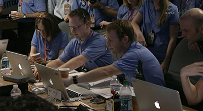 photo of NASA's control room flooded with Macs during Mars Curiosity landing image