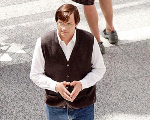 photo of Ashton Kutcher’s Performance As Steve Jobs May Leave You Thinking “Jobs Never Passed Away” image