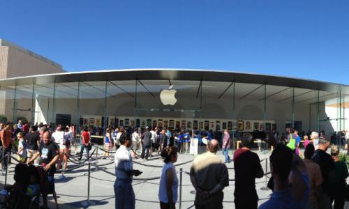 photo of Apple's 'Stanford 2' retail site opens to crowds and lines image