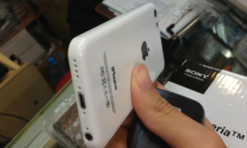 photo of Supposed 'iPhone Lite' shows up with FCC & other legal notices in new picture image