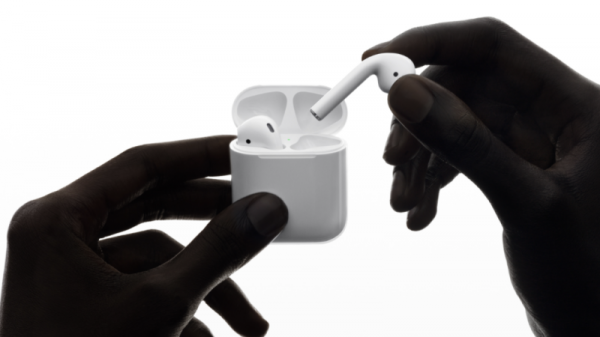 photo of Use Your AirPods Case As an On-the-Go iPhone Stand image