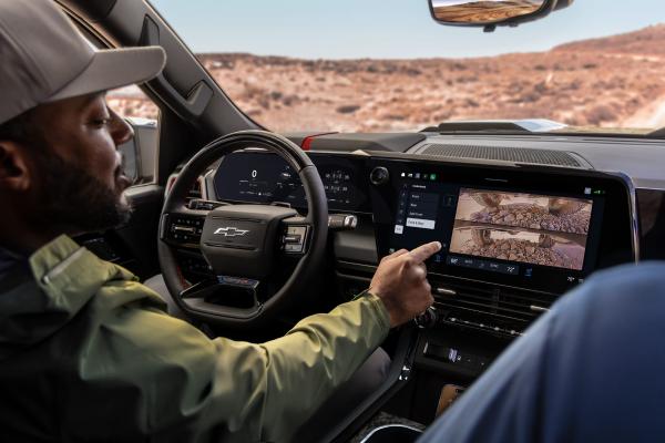 GM Revives CarPlay for 2027 Trucks
