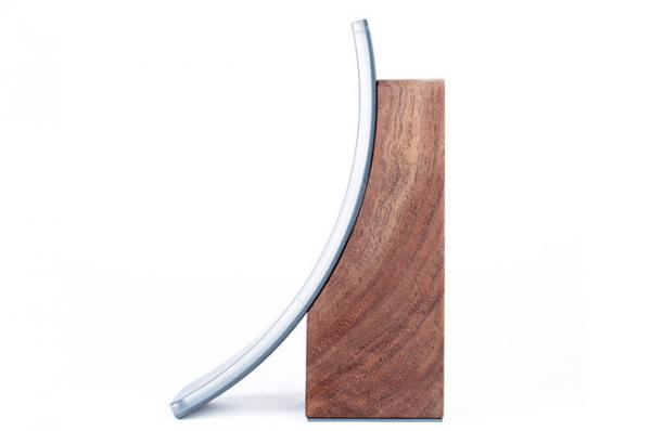 photo of Apple employee assailed by U.S. Customs, ACLU complaint claims image