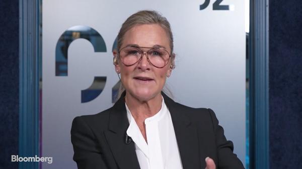 photo of Former Apple retail chief Ahrendts says 'mission accomplished,' denies reported criticisms image