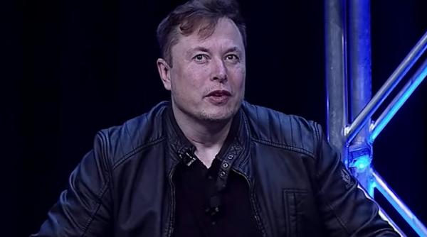 photo of Elon Musk uses iPhone email bug to illustrate the importance of software innovation image