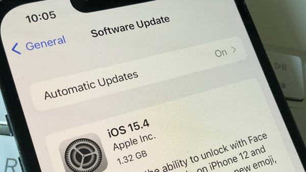 photo of Apple responds to iOS 15.4 battery drain complaints image