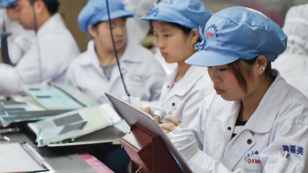 photo of Apple talks to suppliers to increase manufacturing efforts outside of China image