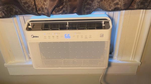 photo of Midea 8000 BTU U-shaped Air Conditioner review: energy efficient without sacrificing performance image