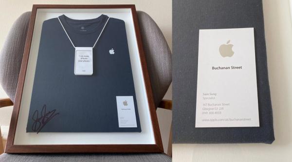 photo of Former Apple retail employee auctions 'Sam Sung' business card for charity image