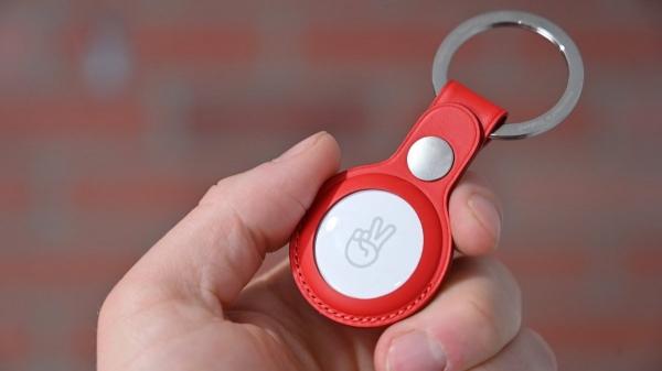 photo of Apple's AirTag helps a magician find his lost bag at Newark airport image