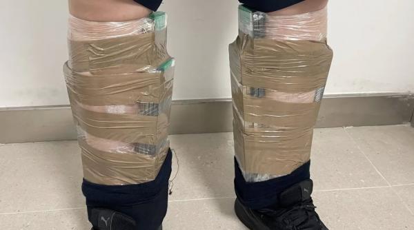 photo of Man fails to smuggle 68 iPhones by taping them to his body image