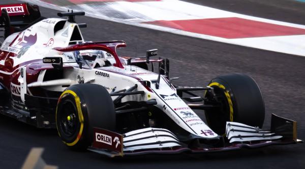 photo of Apple considers $2B Apple TV+ streaming rights grab for Formula 1 image