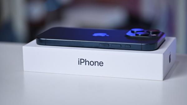 photo of Apple plans to update iPhones in-store without opening the boxes image