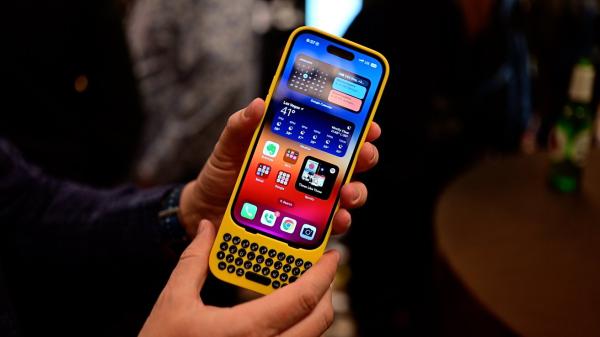 photo of Hands on with Clicks Creator Keyboard case for iPhone image