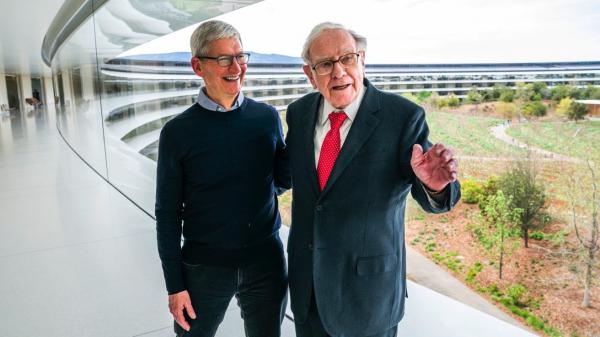 photo of Berkshire Hathaway unloaded more than half of its Apple stock last quarter image