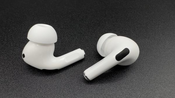 photo of New beta firmware for AirPods Pro 2 released ahead of iOS 18.1 launch image