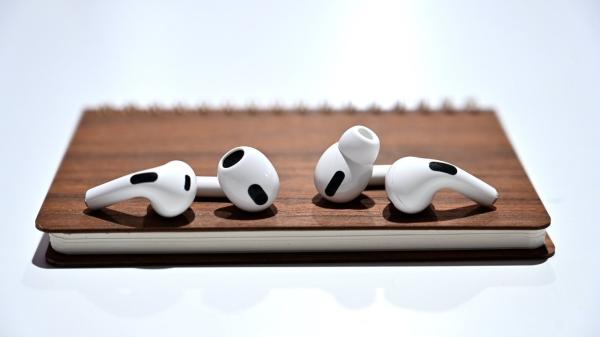 New firmware available for AirPods,…