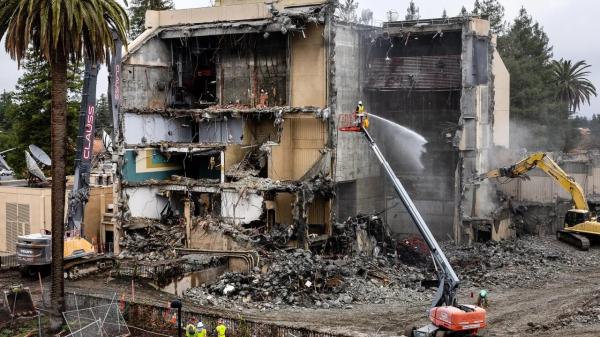 photo of Steve Jobs' original Macintosh demo site is now rubble image