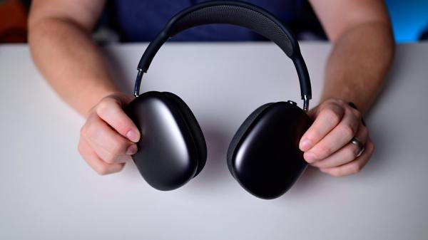 photo of New firmware available for AirPods Max with Lightning port image