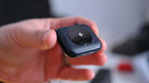 photo of Apple may be reconsidering a plastic version of the Apple Watch SE image