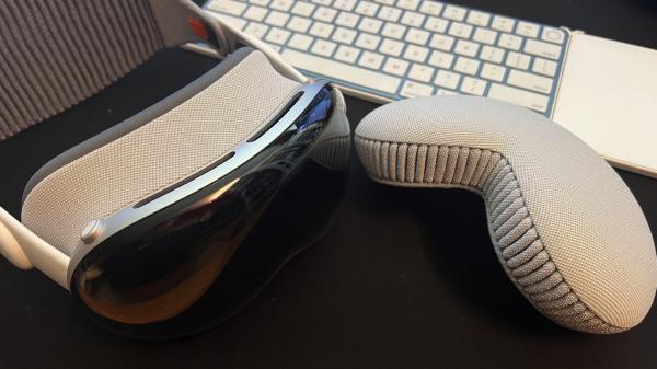 photo of Future Apple Vision Pro rumored to be directly connected to a Mac image