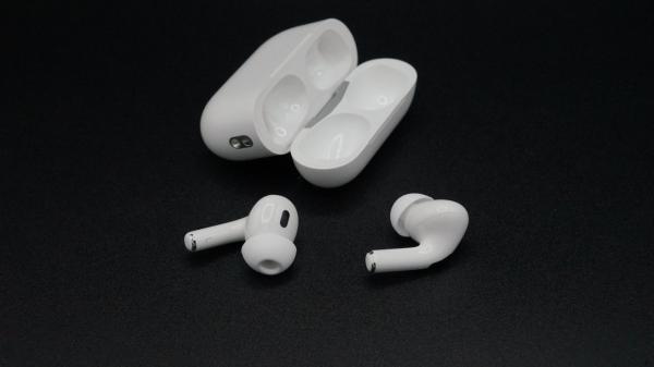 photo of New beta firmware arrives for AirPods Pro 2, AirPods 4 image