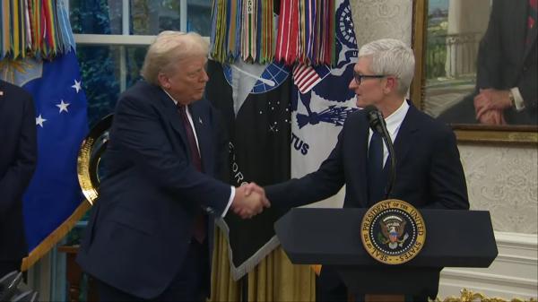 photo of Tim Cook has been invited a meeting in Trump's Rose Garden on iPhone 17 launch day image
