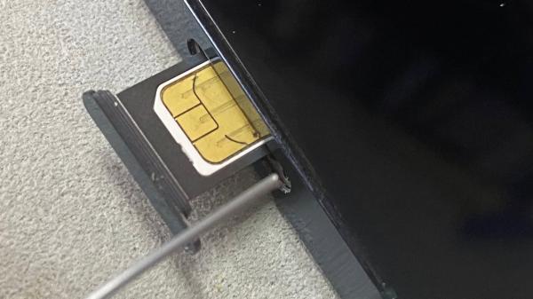 photo of Apple's eSIM training prepares EU stores for SIM-free iPhone 17 Air image