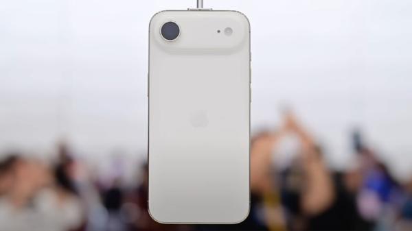 photo of iPhone Air review roundup: Slim but not perfect image