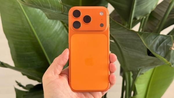 photo of Cosmic Orange iPhone 17 Pro allegedly changes color to pink image
