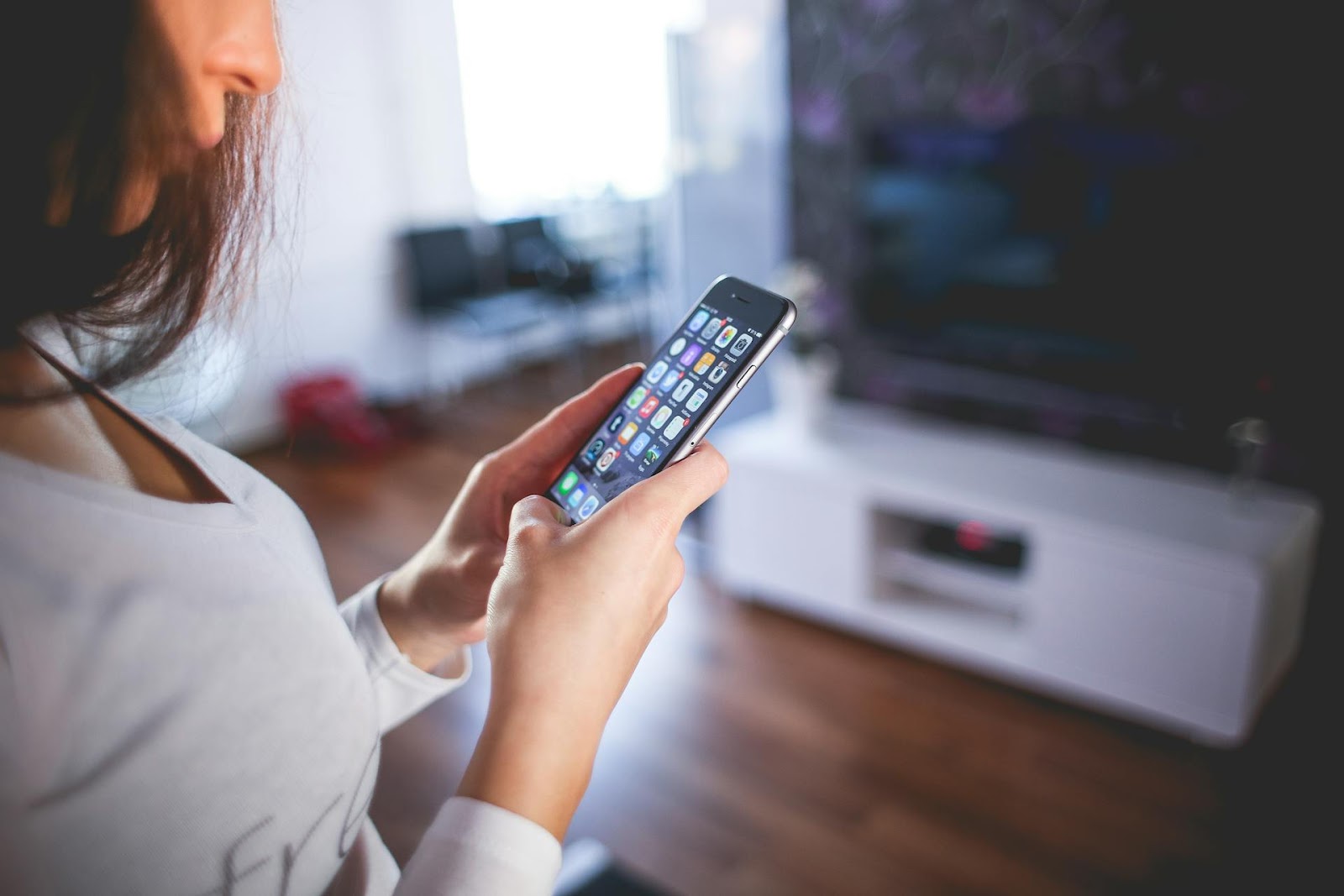 woman using iPhone 