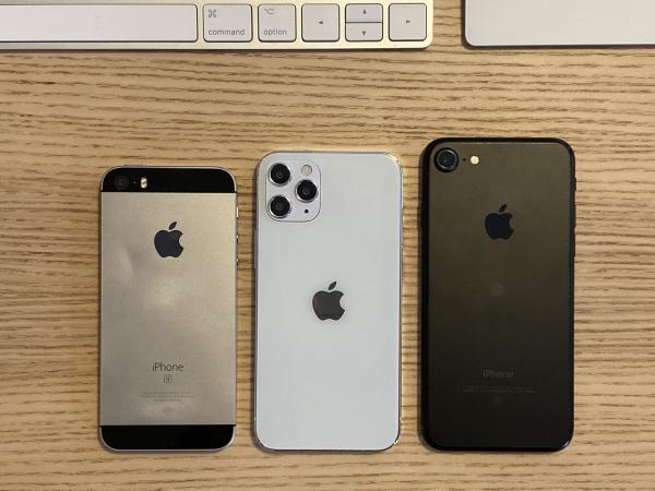 photo of 5.4-Inch iPhone 12 Model Size Compared to Original iPhone SE and iPhone 7 image