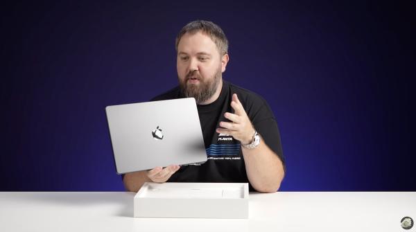 Alleged M4 MacBook Pro Unboxing Video…