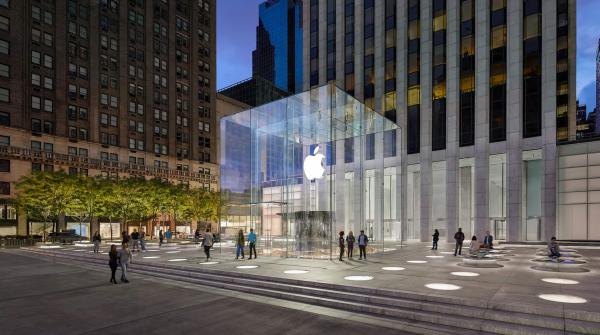 Giant iPhone Duo Installations Spotted at Apple Fifth Avenue