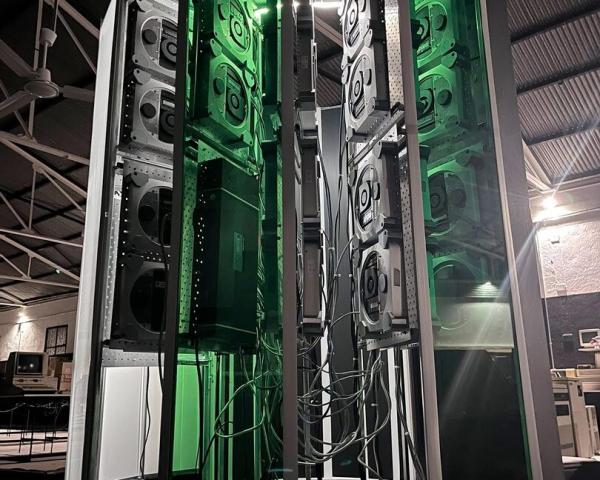 A Cray-1 supercomputer replica from 30&hellip;