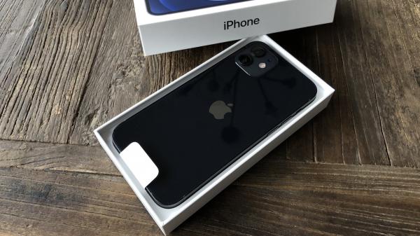 photo of First iPhone 12 and iPhone 12 Pro pre-orders begin arriving to customers around the world image